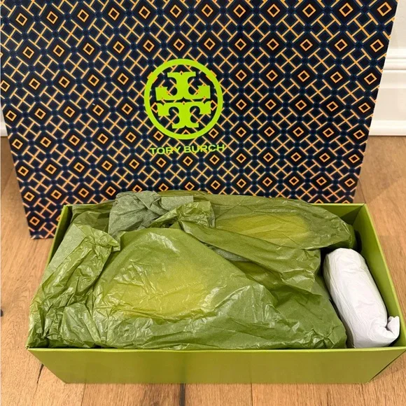 Tory Burch Everly Anatomic Lug Sandals Moccasin Curly Buttermilk Black Size 7 - Picture 7 of 8